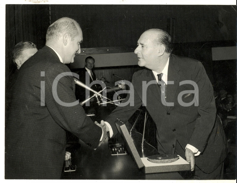 1969 MILANO XX MIFED Roberto ROSSELLINI riceve premio Fipresci *Foto 24x18 cm