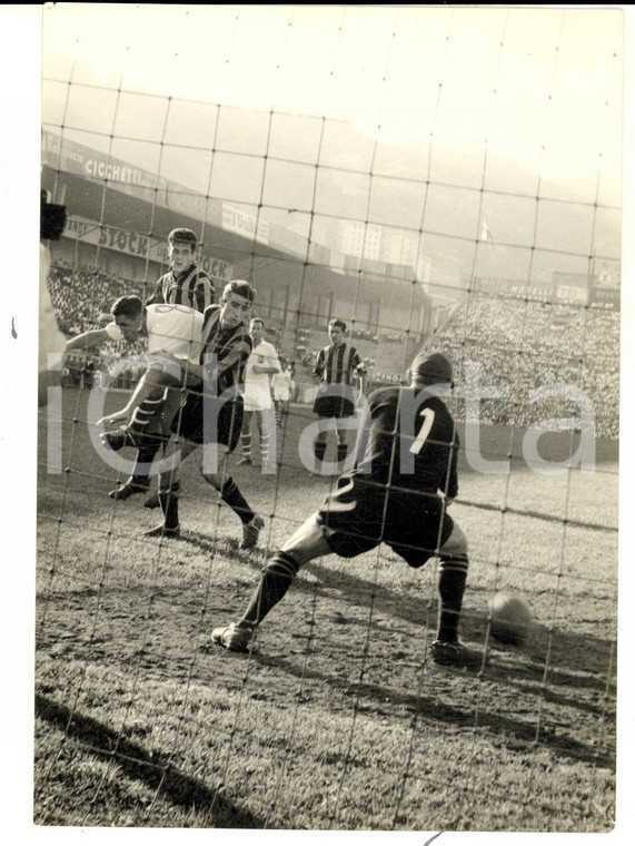 1960 ca CALCIO SERIE A MILAN-GENOA Mischia in area di rigore *Foto 13x18 cm