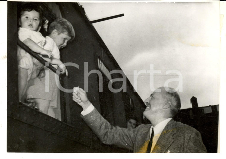 1953 TRIESTE Famiglie anglo-americane lasciano la città in treno *Foto 18x13 cm