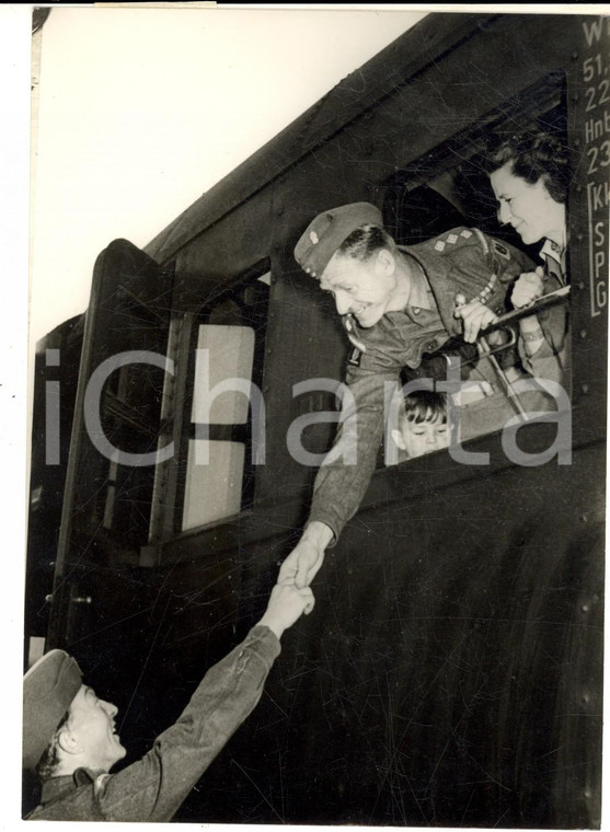 1953 TRIESTE Famiglie inglesi lasciano la città in treno - I saluti *Foto 13x18