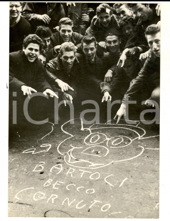 1953 TRIESTE Studenti in piazza contro il sindaco Gianni BARTOLI *Foto 18x13