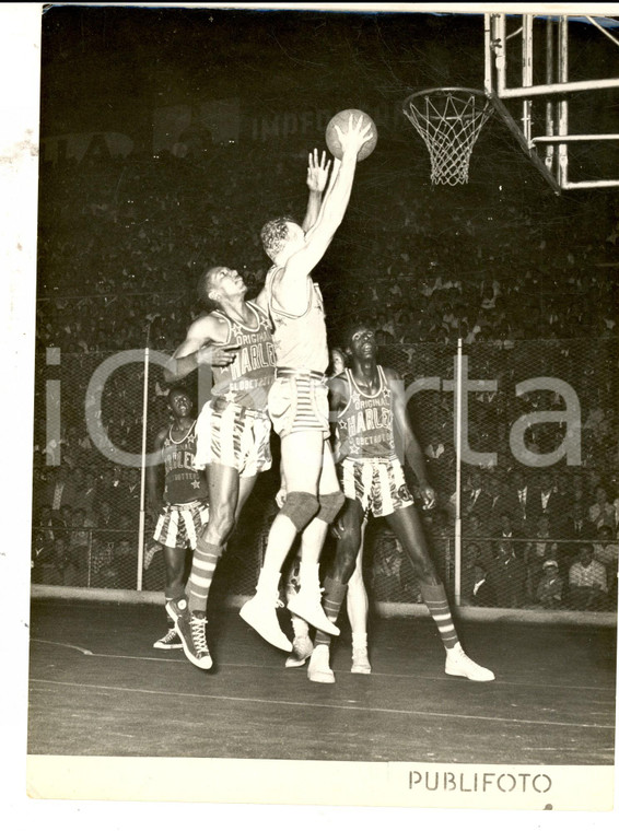 1960 ca GENOVA BASKET Partita degli HARLEM GLOBETROTTERS *Fotografia 18x24 cm