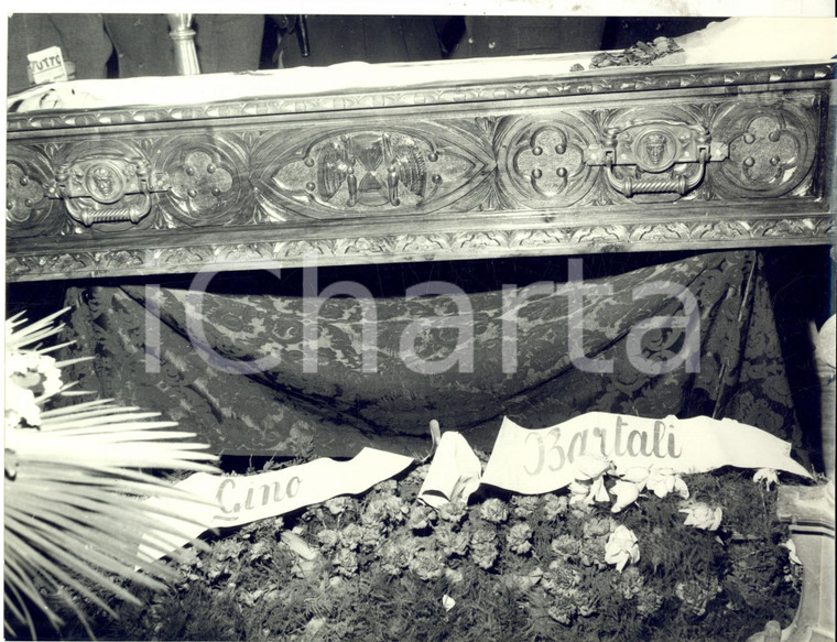 1960 CASTELLANIA (AL) Funerali Fausto COPPI - La corona di Gino BARTALI *Foto