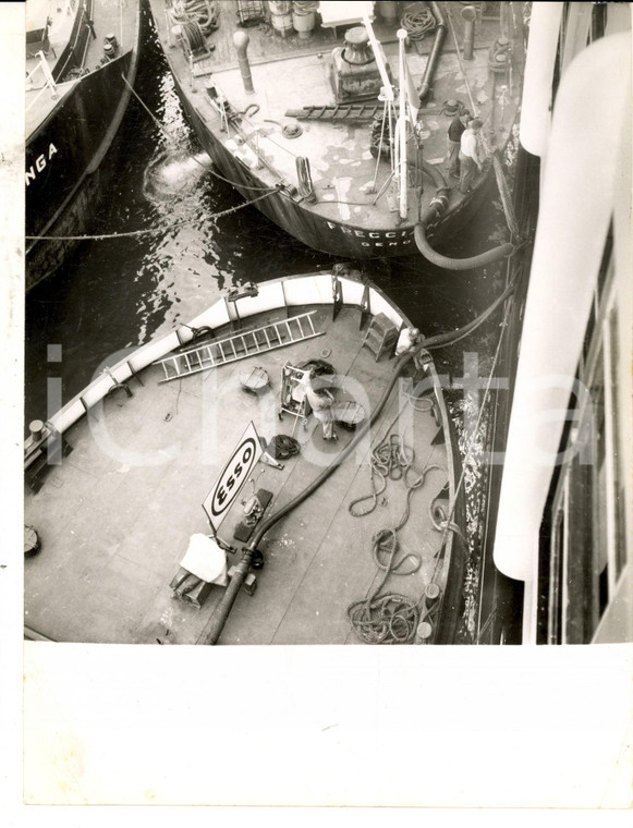 1954 GENOVA Bettoline ESSO riforniscono la nave ANDREA DORIA *Foto 20x25