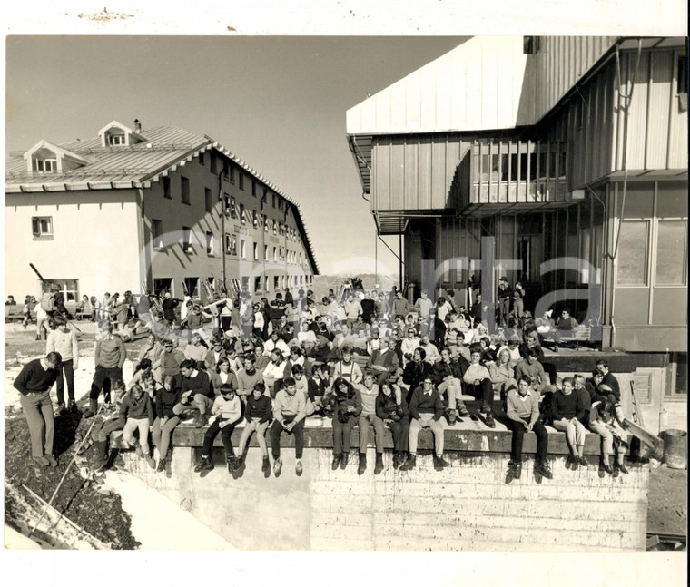 1968 STELVIO Scuola di sci PIROVANO - Giovani sciatori in piena estate *Foto