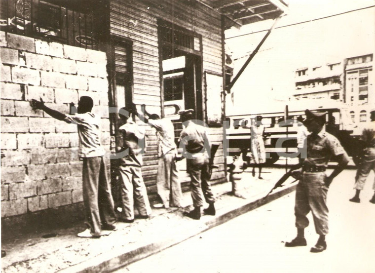 1962 PANAMA Legge marziale - Guardia Nazionale perquisisce cittadini *Foto 17x13