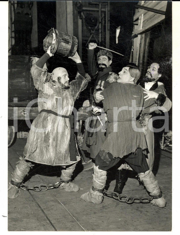 1966 MILANO TEATRO Prima messinscena "Da una casa di morti" di Leos JANACEK Foto