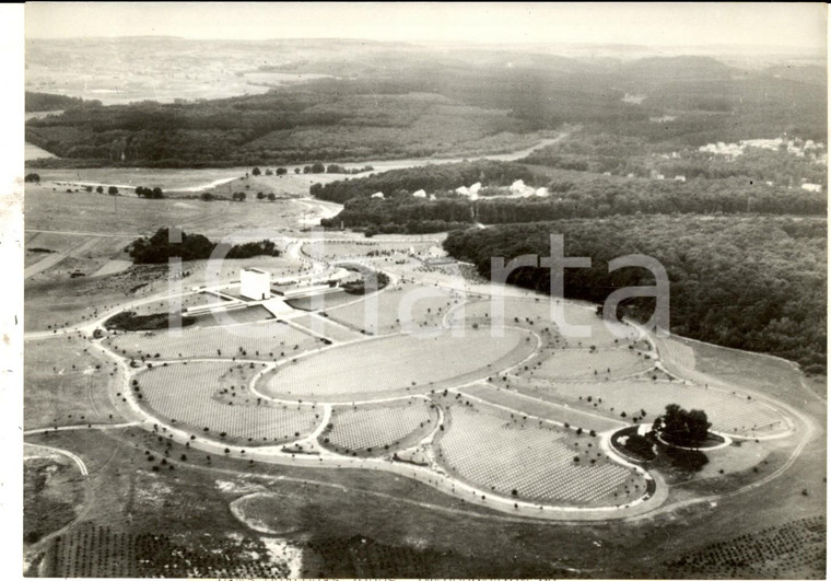 1960 SAINT-AVOLD (MOSELLE) Le nouveau cimetière américain - Vue aérienne *Photo