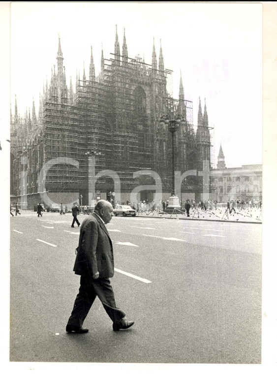 1972 MILANO Piazza Duomo chiusa al traffico con restauri in corso *Foto 13x18 cm