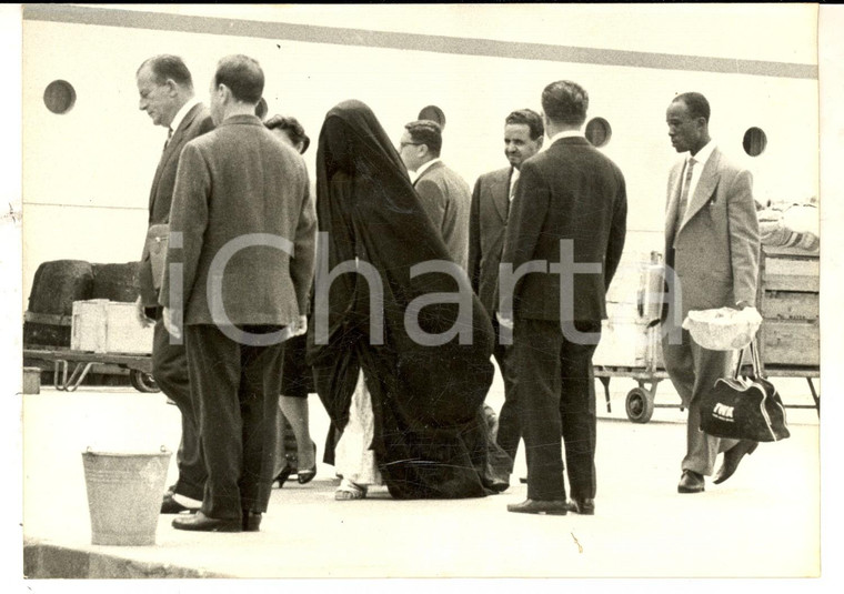 1957 VENEZIA Sorella di re Saud d'ARABIA arriva completamente velata *Foto