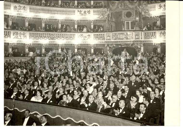 1954 NAPOLI TEATRO SAN CARLO La prima della FIGLIA DI JORIO - Veduta della sala