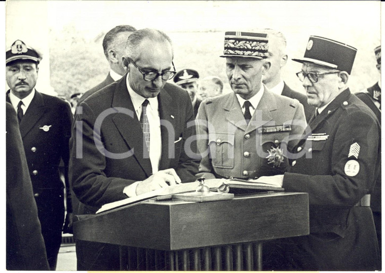 1960 PARIS Arturo FRONDIZI en visite officielle signe le Livre d'Or *Photo 18x13