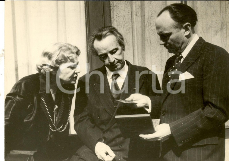 1954 ZURICH Compositore Arthur HONEGGER vince la Richard-Strauss-Medaille *Foto
