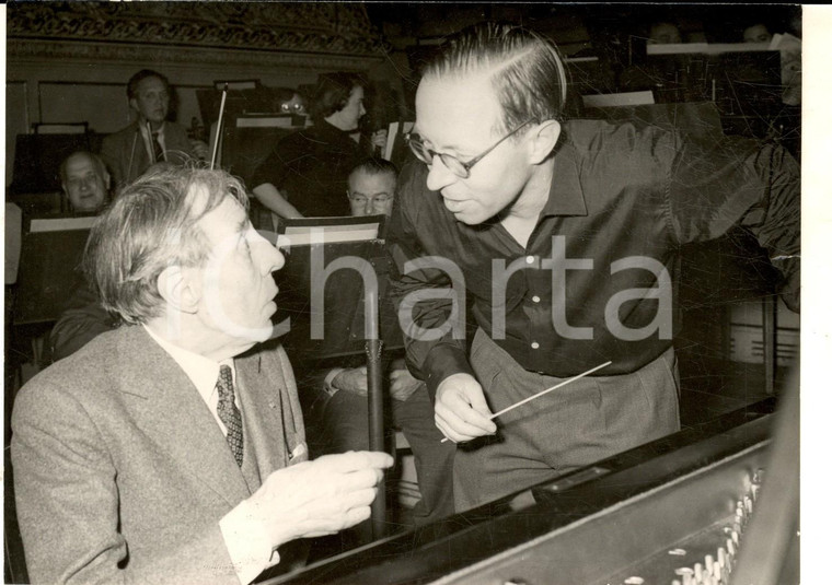 1954 ZURICH Alfred CORTOT discute con il direttore d'orchestra Marius MENG