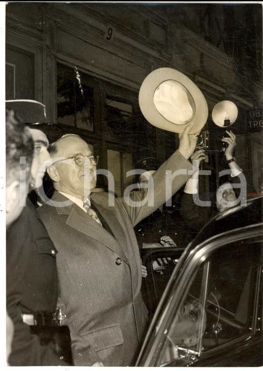 1956 PARIS Gare SAINT-LAZARE Harry TRUMAN saluta i giornalisti *Foto 13x18 cm