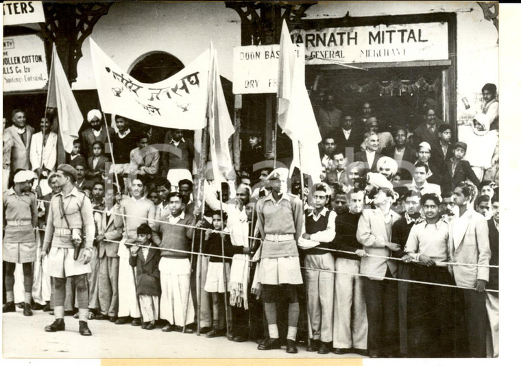 1959 MUSSOORIE (INDIA) Folla in attesa del Dalai Lama in visita *Foto 18x13 cm