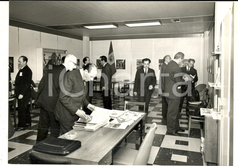 1968 MILANO Istituto Italo-Americano - Commercianti pronti alla 46^ Fiera *Foto