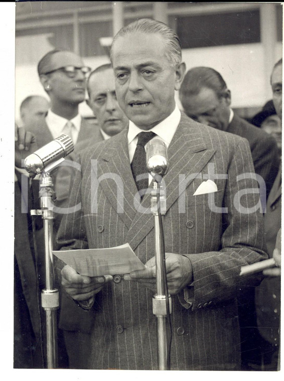 1956 ROMA Gaetano MARTINO prima di partire per la conferenza sulla CRISI DI SUEZ