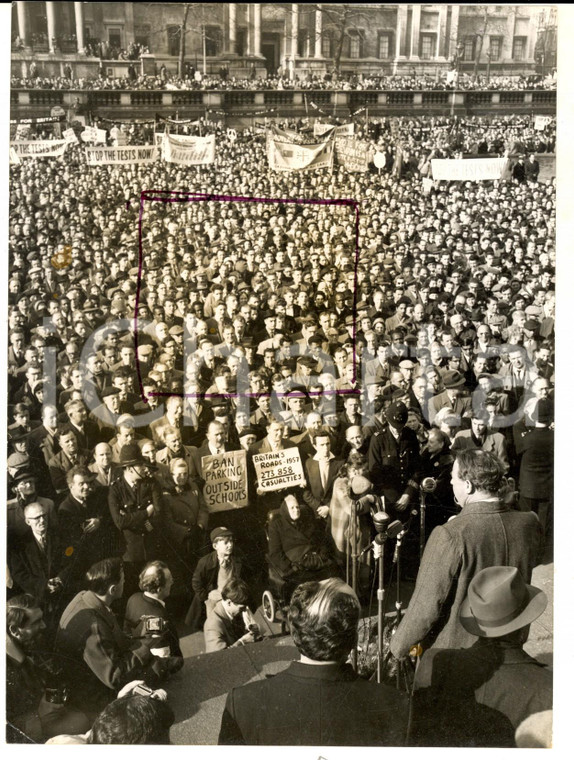 1958 LONDON Trafalgar Square jammed for rally against H-Bomb tests *Photo15x20