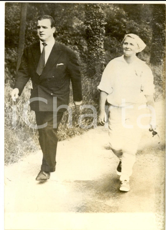 1960 MALO-LES-BAINS Marie DELANNOIT va battre le record marche à pied *Photo