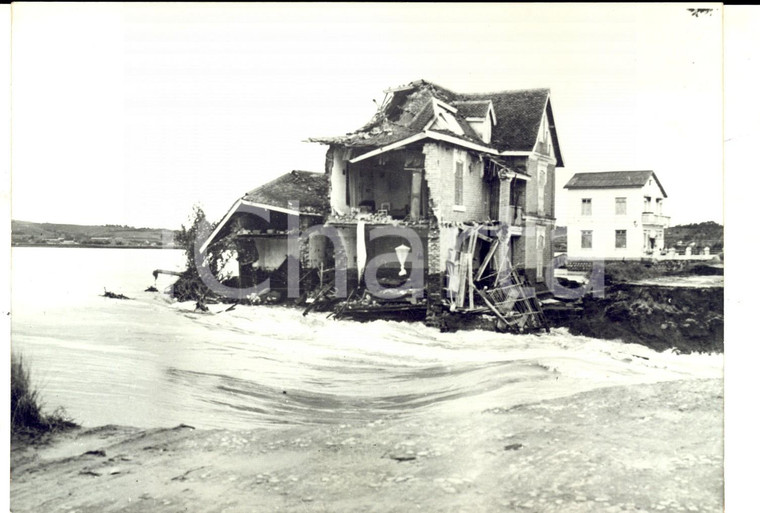 1959 ALLUVIONE DEL MADAGASCAR Una casa crollata a SOANIERANA *Foto 18x13 cm