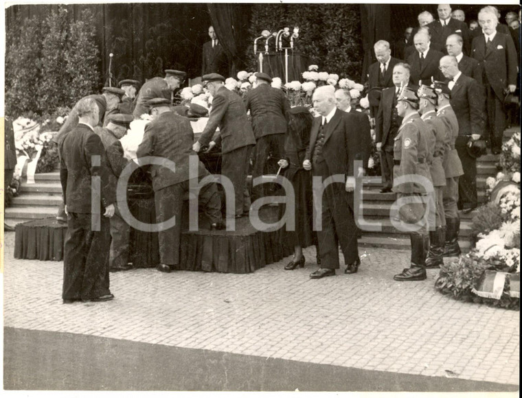 1953 BERLINO Autorità omaggiano la salma del prof. Ernst REUTER *Foto 20x15 cm
