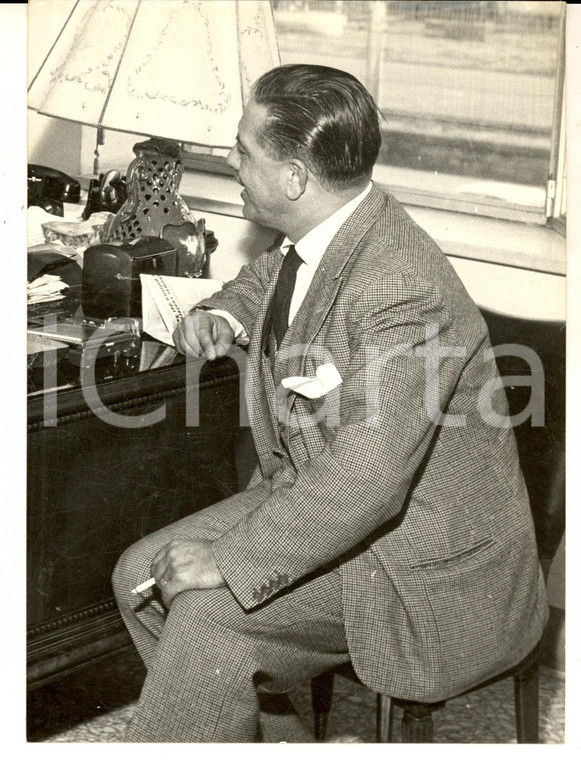 1959 NAPOLI Processo a Pupetta MARESCA - L'avvocato FOSCHINI in attesa *Foto