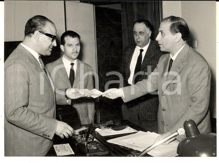1960 ROMA Nicola SCARIMBOLI ritira premi lotteria Merano per CREDITO ITALIANO