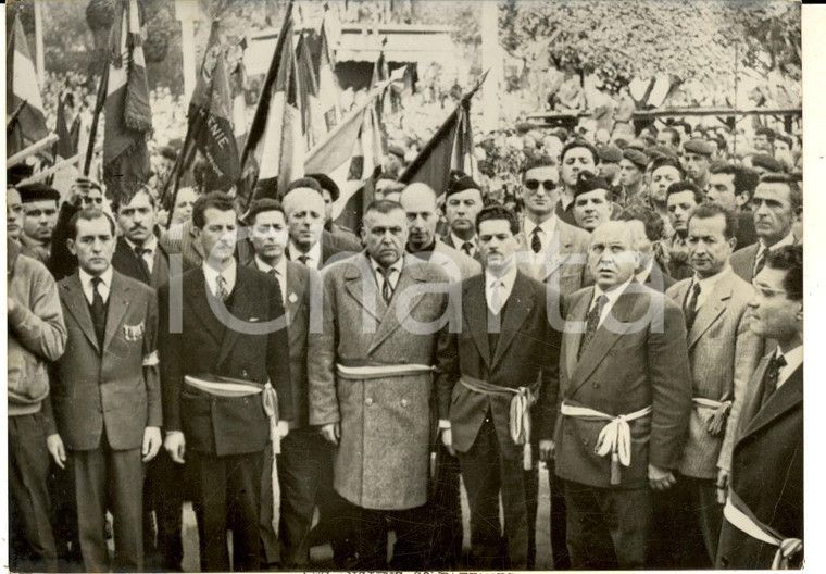 1960 ALGER Manifestation anciens combattants avec le maire Omar BOUAROUBA Photo