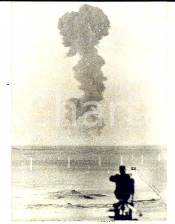 1960 REGGANE (ALGERIE) Esplosione bomba atomica francese "Gerboise rouge" *Foto