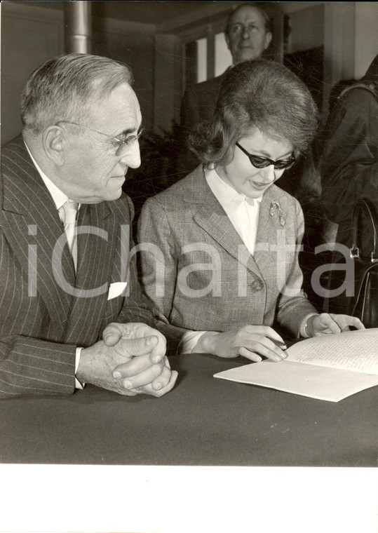 1962 SAINT-MARTIN-LA-GARENNE Charles VANEL se marie à 70 ans avec Arlette BIALLY