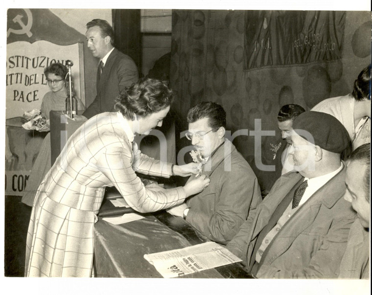 1960 ca GENOVA Congresso PARTITO COMUNISTA - Fiori agli oratori *Foto 24x18 cm