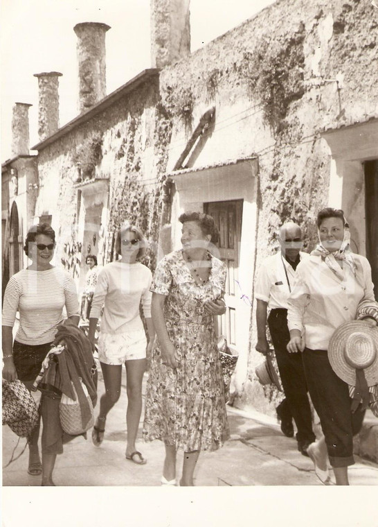 1959 COSTIERA AMALFITANA I Reali d'Olanda passeggiano durante la vacanza *Foto