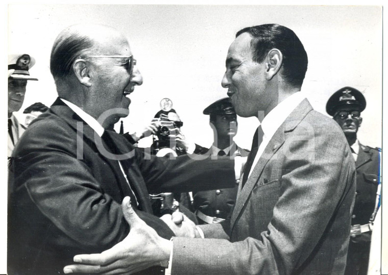 1963 MADRID Re HASSAN accolto dal generale Francisco FRANCO all'aeroporto *Foto