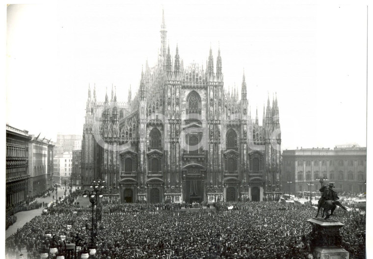 1955 MILANO Raduno BERSAGLIERI - Messa in Piazza Duomo mons. MONTINI *Foto