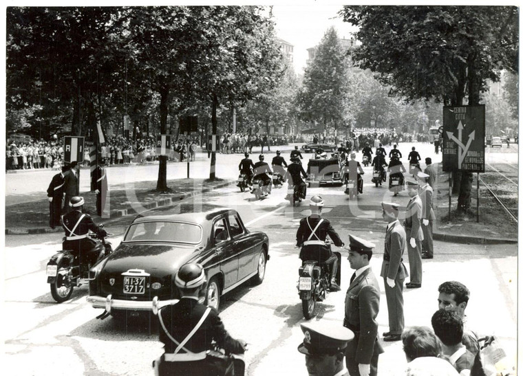 1959 MILANO Charles DE GAULLE e Giovanni GRONCHI arrivano in Piazza Firenze FOTO