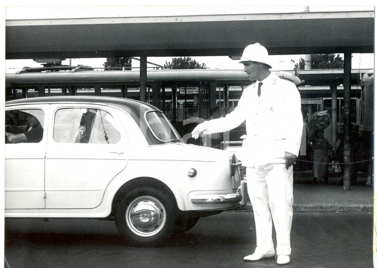 1959 ROMA Il vigile Ignazio MELONI in servizio dopo la multa al questore MARZANO