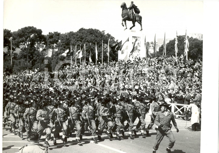 1959 NAPOLI 10°Anniversario NATO - Sfilata BERSAGLIERI in Via Caracciolo *Foto