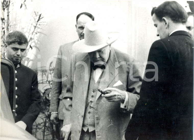1962 MONTECARLO Winston CHURCHILL parte per Londra dopo l'operazione al femore 