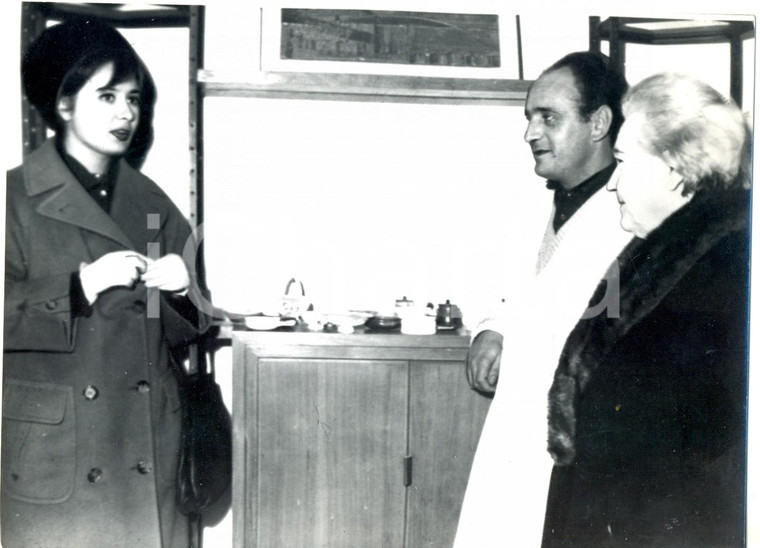 1962 FAENZA Maria SCICOLONE sceglie le bomboniere con donna Rachele MUSSOLINI