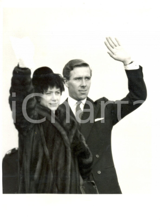 1961 LONDON Princess Margaret with Antony ARMSTRONG-JONES going to India *Photo