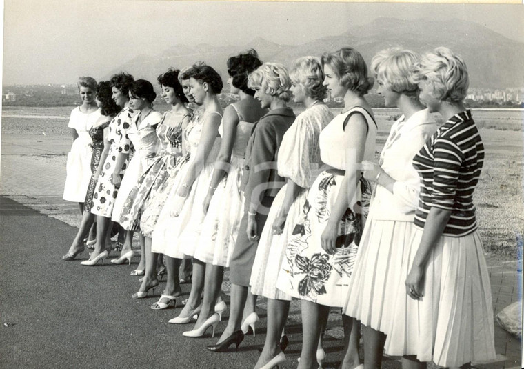 1959 PALERMO Concorrenti MISS EUROPA in posa per la fotografia di gruppo *Foto