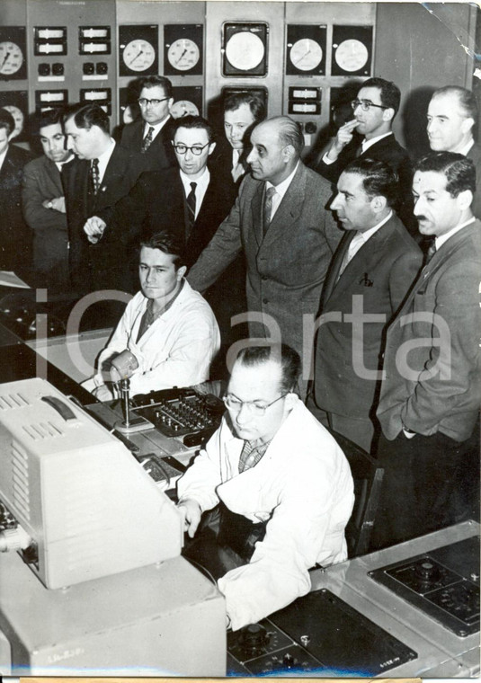 1959 MOSCOW Iraqui delegation visiting the russian nuclear centre control room
