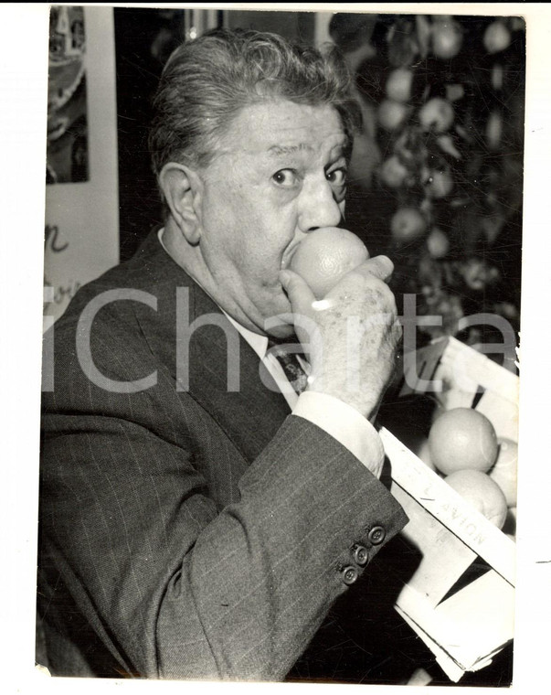 1961 PARIS PRIX ORANGE Michel SIMON pendant la réception au MAXIM'S *Photo 13x18