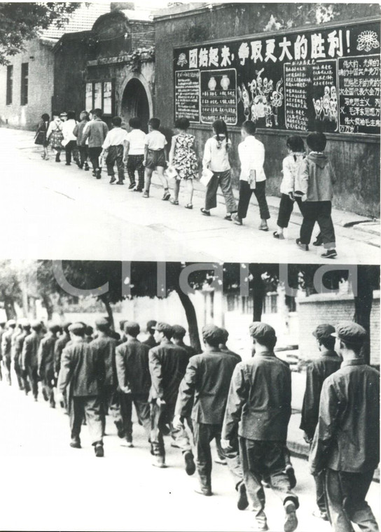 1974 PECHINO (CHINA) Bambini e militari rispettano la disciplina di Mao TSE TUNG