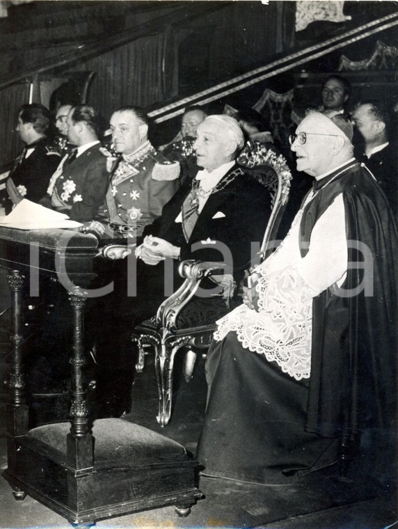 1964 ROMA Concilio Ecumenico Vaticano II - Antonio SEGNI parla con un vescovo