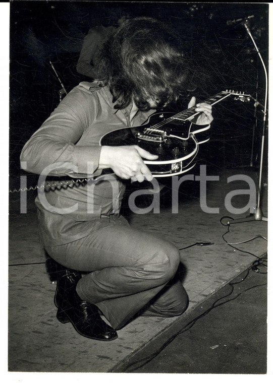 1971 CANTAGIRO MILANO Capellone impegnato in un assolo di chitarra *Foto 13x18