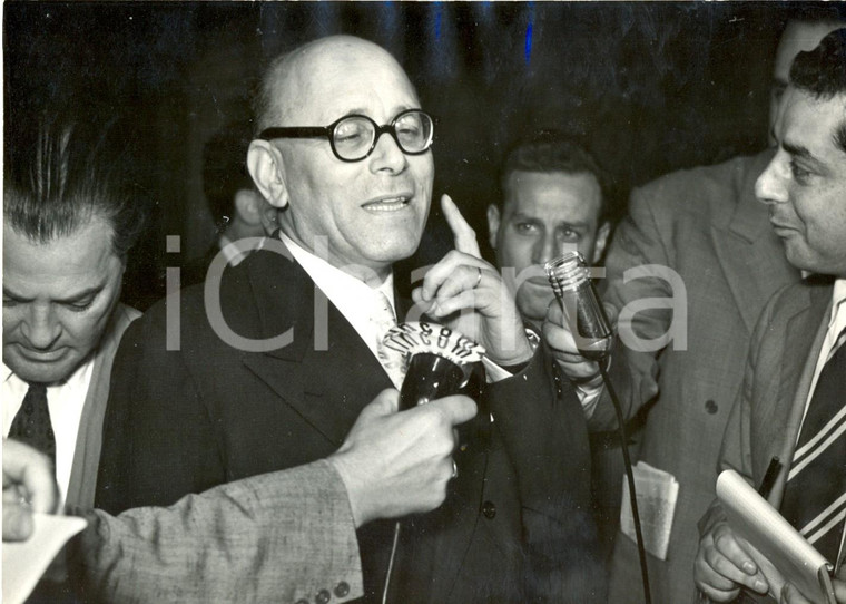 1953 ROMA - QUIRINALE Umberto TERRACINI intervistato da Settimana INCOM *Foto