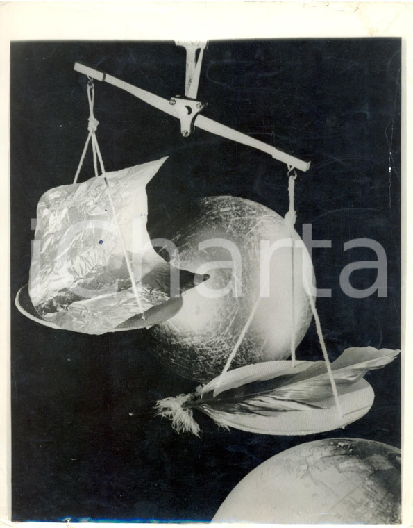 1962 WASHINGTON - NASA - Rigidized sphere lighter than a feather *Photo