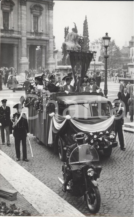 1957 ROMA Piazza del Campidoglio - Arrivo della Lampada della Fraternità *Foto